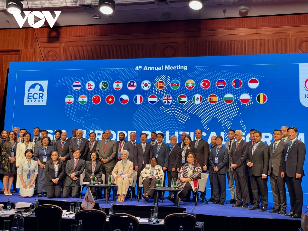 Delegation der Kommunistischen Partei Vietnams nimmt am 4. Eurasischen Politik-Forum teil