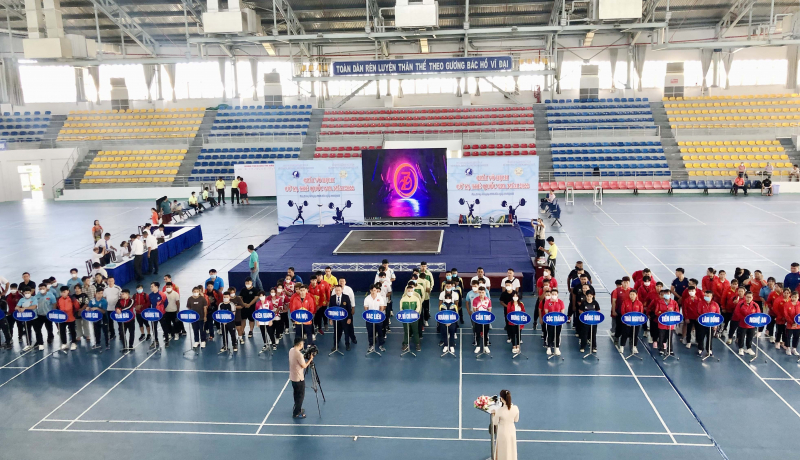 Fast 170 Sportler nehmen an der nationalen Meisterschaft im Gewichtheben der Jugend 2022 teil