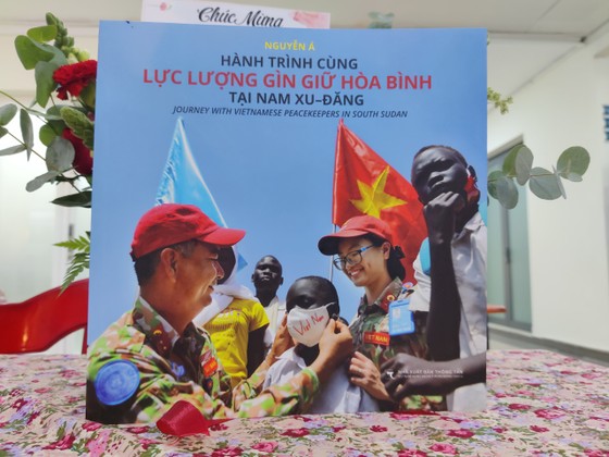 Der Fotograf Nguyen A veröffentlicht ein Buch zur Ehrung der Friedenstruppe