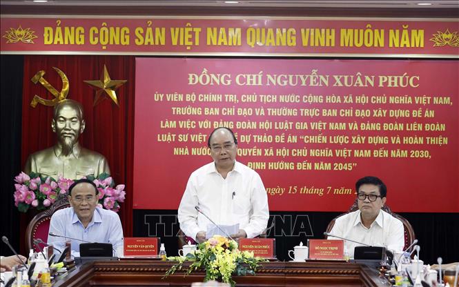 Staatspräsident Nguyen Xuan Phuc tagt mit Juristenverband und Rechtsanwaltsverband über Rechtsstaat