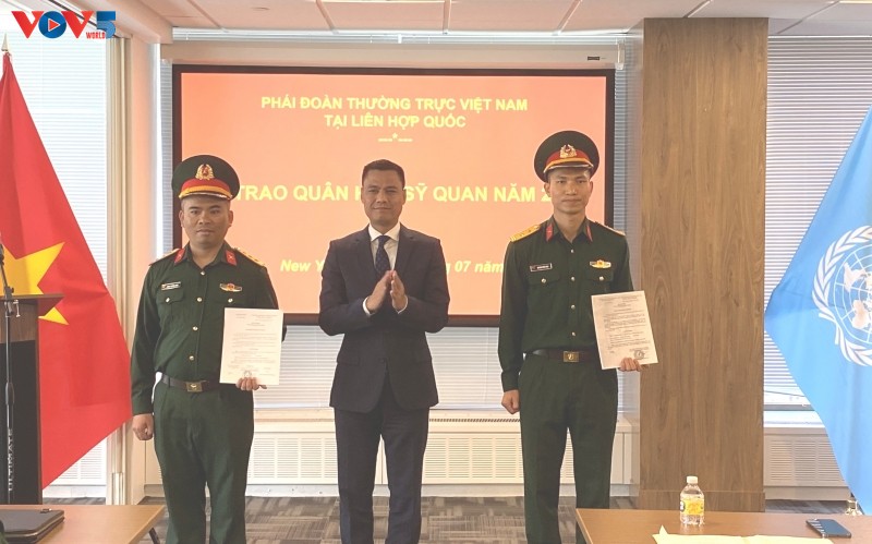 Erstmalige Verleihung militärischer Ränge an vietnamesische Offiziere bei den Vereinten Nationen