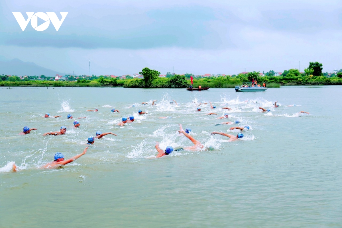 Traditionelles Flussschwimmturnier Bach Dang 2022