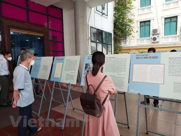 Ausstellung von Liebesgeschichten im Krieg