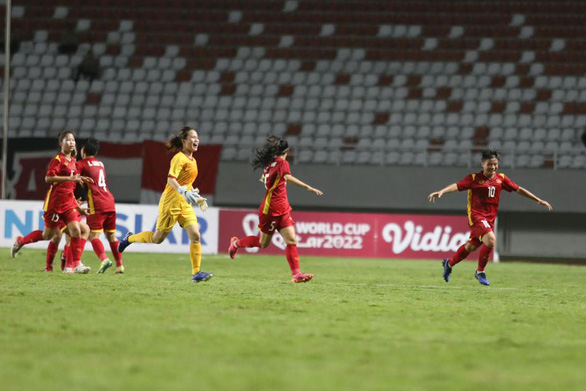 Das vietnamesische U18-Frauenteam besiegt Indonesien