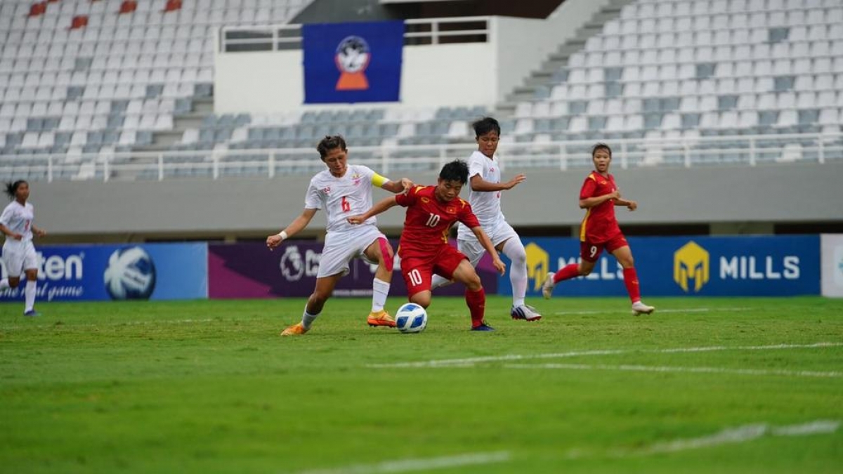 Das vietnamesische U18-Frauenteam kämpft um die südostasiatische U18-Frauenmeisterschaft 2022