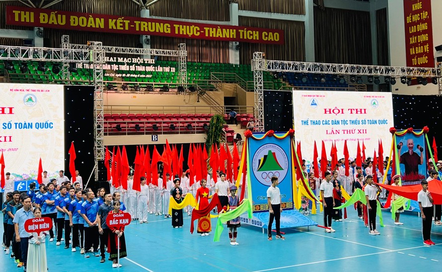 Eröffnung des 11. Sportfestivals der landesweiten ethnischen Minderheiten