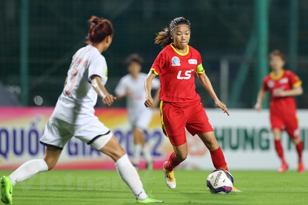 Stürmerin Huynh Nhu der vietnamesischen Fußballnationalmannschaft der Frauen ist auf dem Weg zum portugiesischen Team