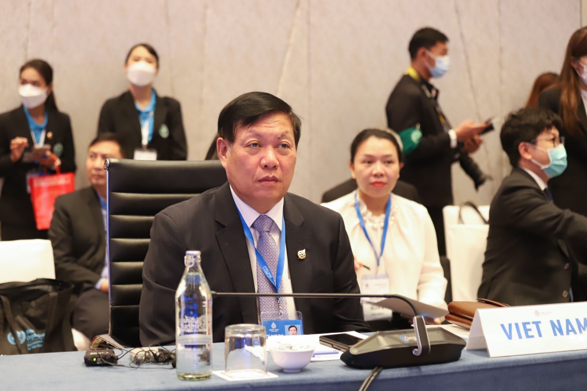 Vietnam teilt auf APEC-Sitzung Erfahrungen im Gleichgewicht zwischen Gesundheit und Wirtschaft
