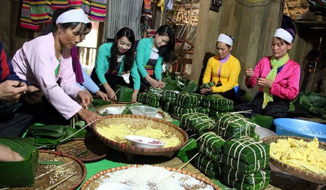 Das Kultur- und Tourismusdorf überreicht 500 Geschenke an arme Menschen