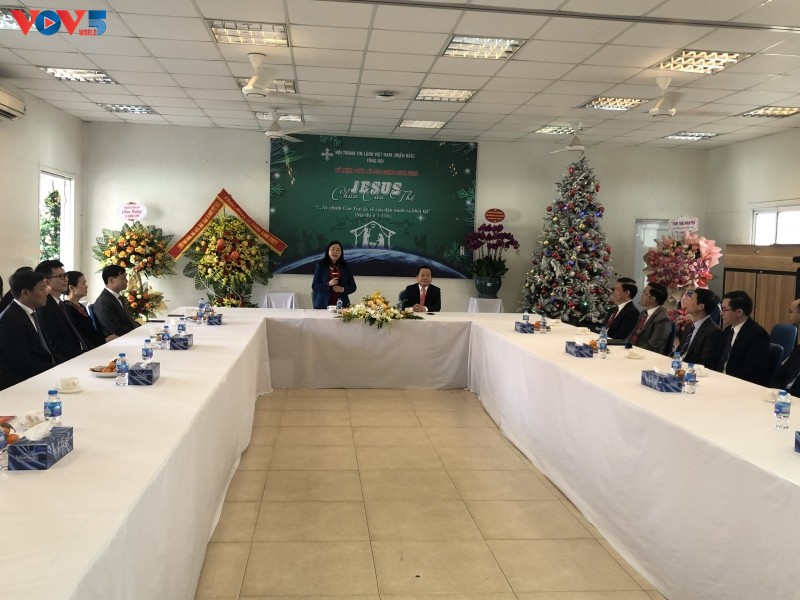 Vertreter der Partei und des Staates beglückwünschen vietnamesischen Protestantenverein