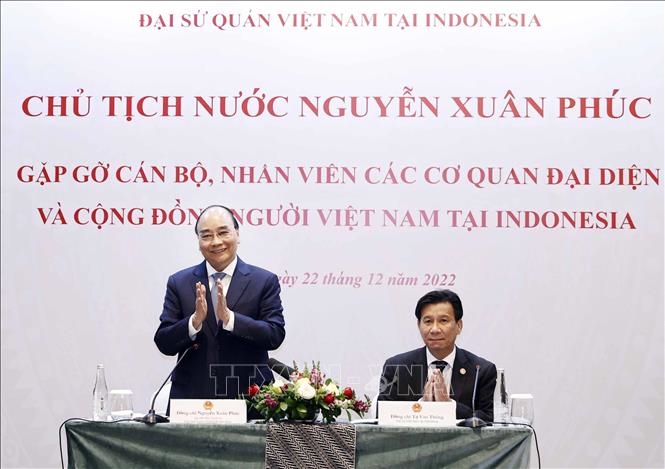 Staatspräsident Nguyen Xuan Phuc trifft die in Indonesien lebenden Vietnamesen