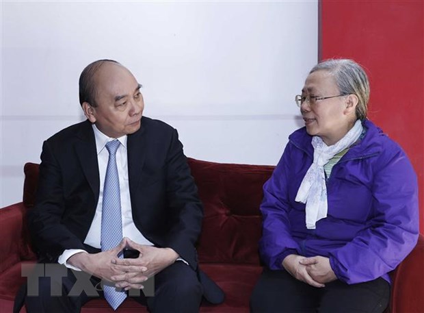 Staatspräsident Nguyen Xuan Phuc besucht die Familien der verstorbenen Staatspräsidenten zum neuen Jahr