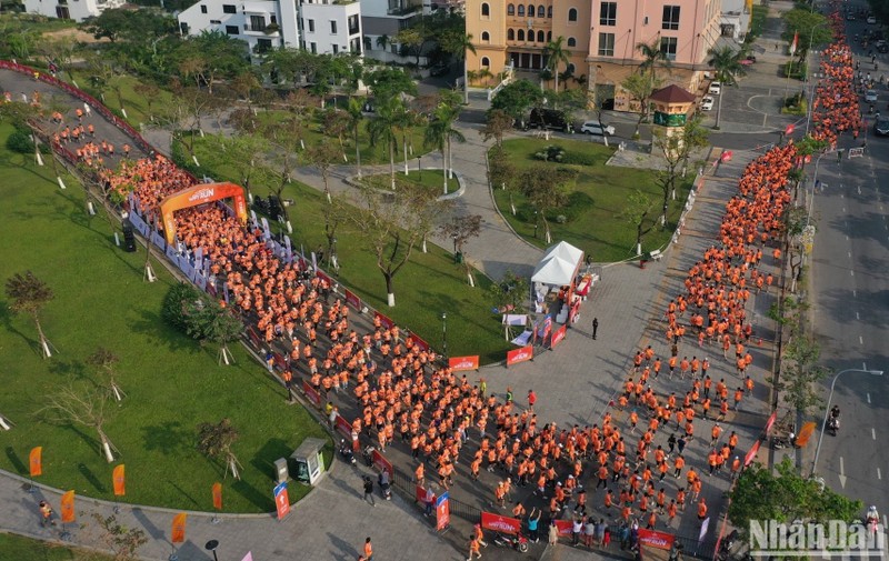 Mehr als 6000 Menschen nehmen am Laufturnier Happy Run teil