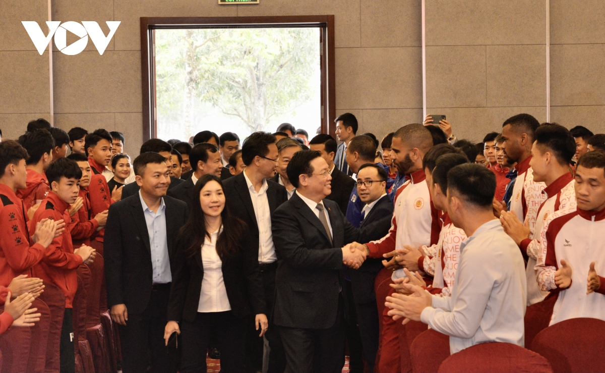 Parlamentspräsident Vuong Dinh Hue besucht Provinz Hung Yen