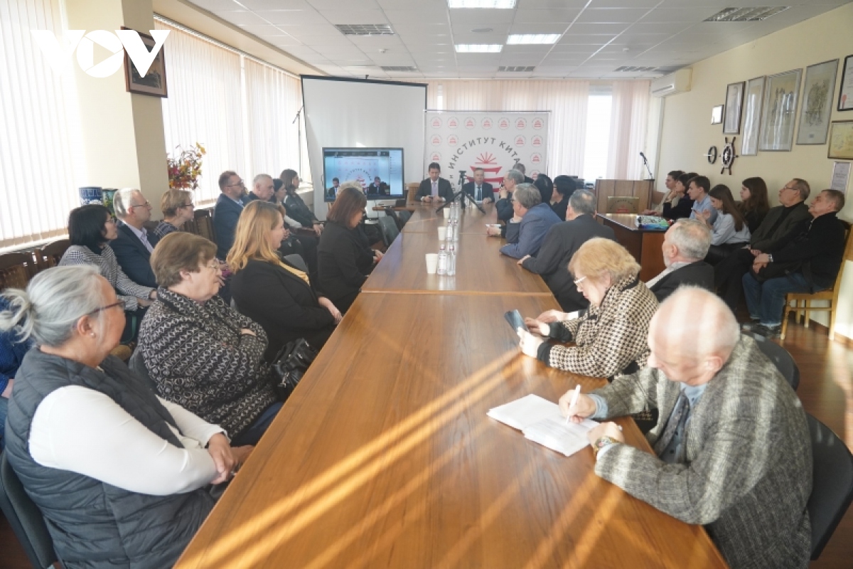 Veröffentlichung aller acht Bände des Buchs „Die kompletten Annalen von Dai Viet” auf Russisch