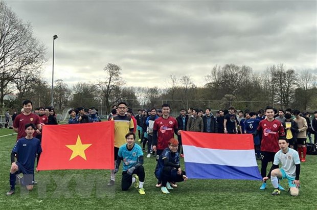 Sportturnier zum 50. Jahrestag der Aufnahme diplomatischer Beziehungen zwischen Vietnam und den Niederlanden