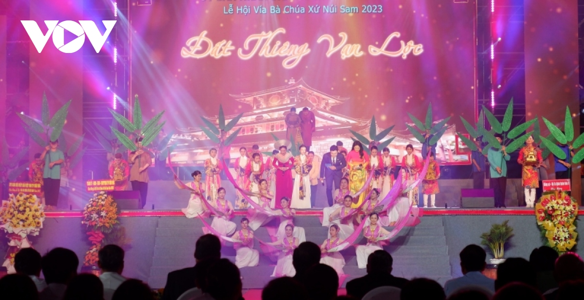 Das Nationalfest Via Ba Chua Su in An Giang eröffnet