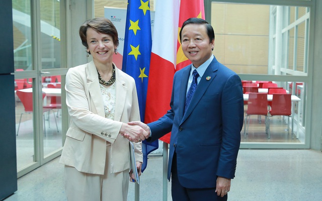 Vize-Premierminister Tran Hong Ha trifft die stellvertretende Generaldirektorin der französischen Entwicklungsagentur