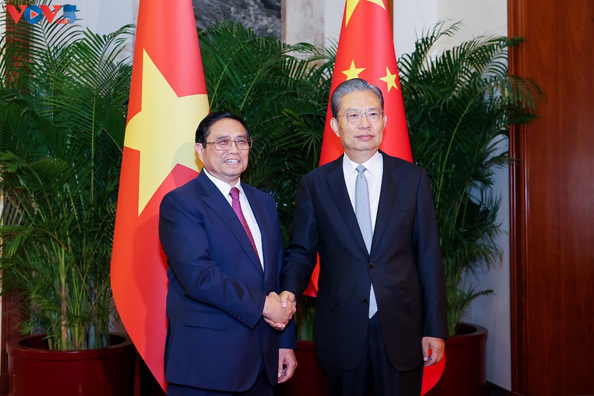 Premierminister Pham Minh Chinh trifft Vorsitzenden des ständigen Ausschusses des Nationalen Volkskongresses Chinas