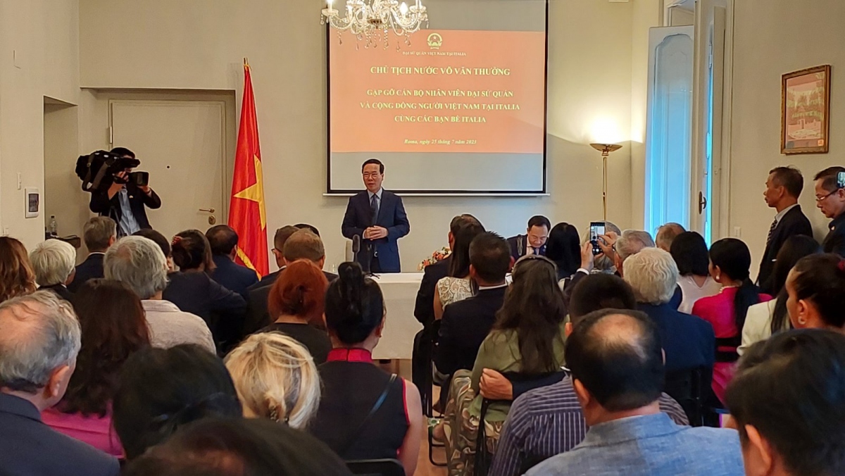 Staatspräsident Vo Van Thuong endet seinen Besuch in Österreich und beginnt seinen Besuch in Italien