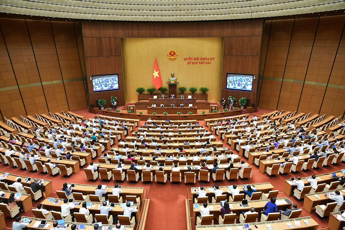 Das Parlament diskutiert über Wirtschaft, Gesellschaft und Staatshaushalt