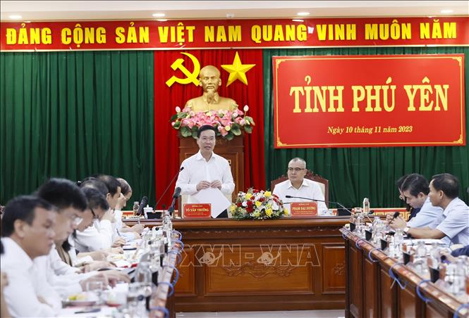 Staatspräsident Vo Van Thuong tagt mit Verwaltern der Provinz Phu Yen