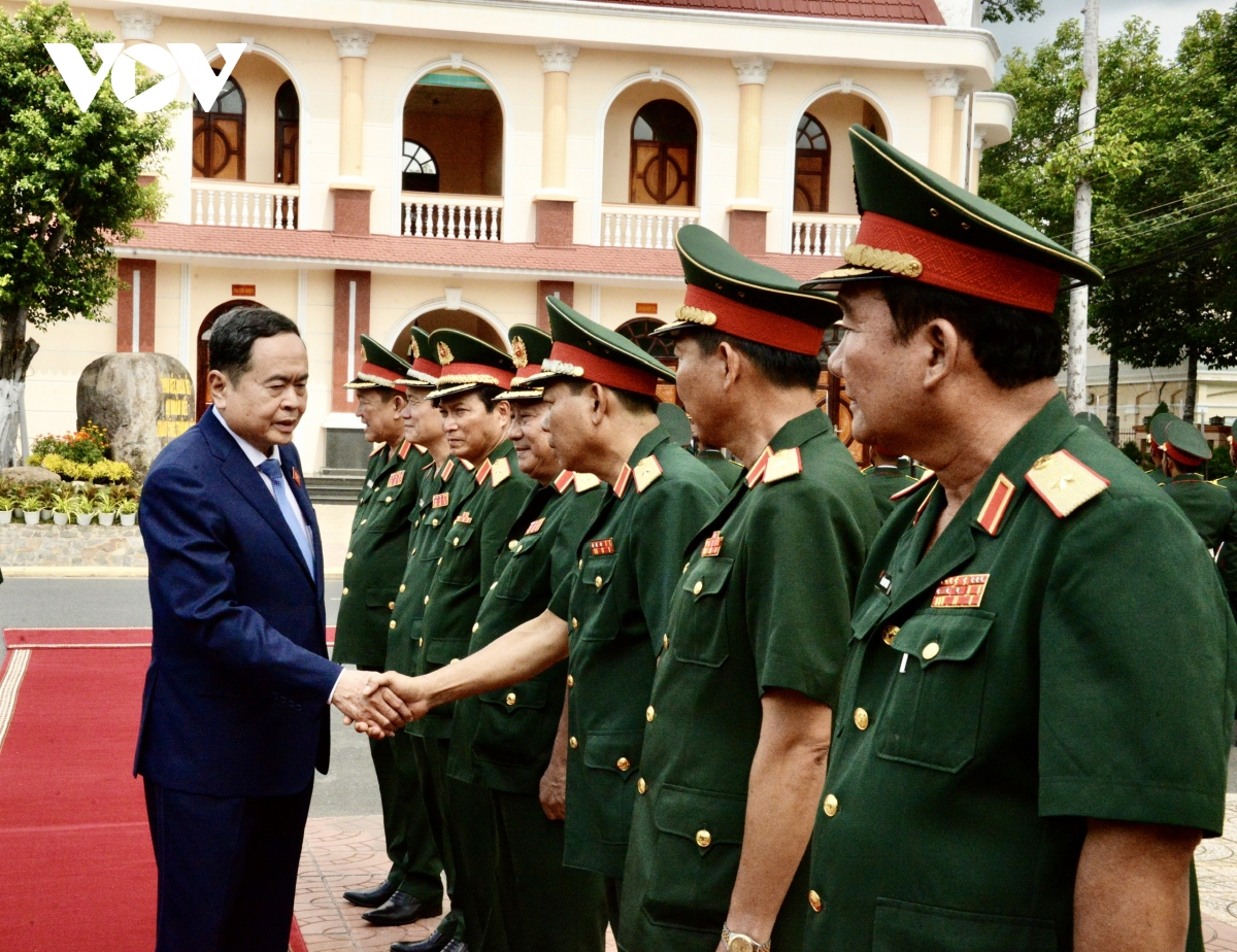 Parlamentspräsident Tran Thanh Man besucht die Militärzone 9