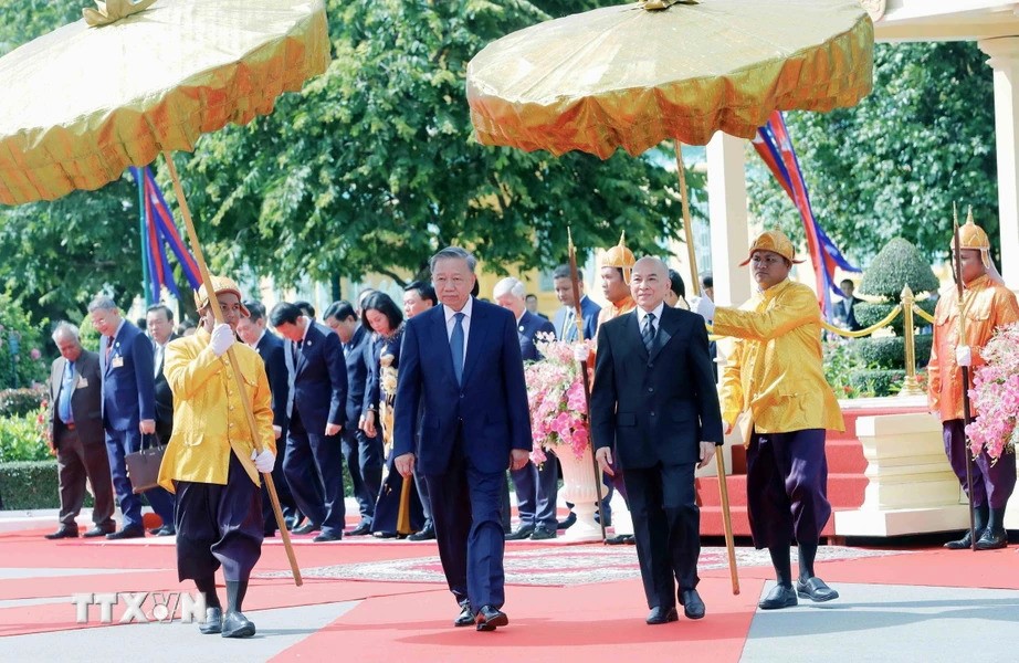 Staatspräsident To Lam führt Gespräch mit dem kambodschanischen König Norodom Sihamoni
