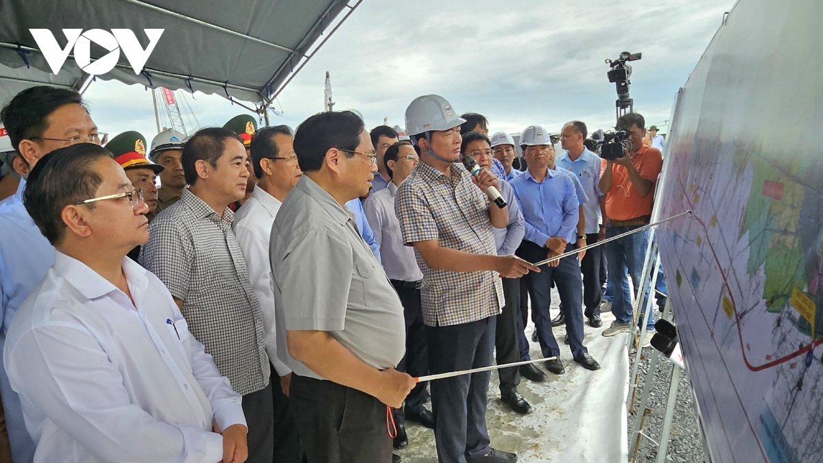 Premierminister Pham Minh Chinh überprüft den Bau der Autobahn Chau Doc-Can Tho-Soc Trang