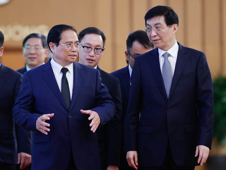 Premierminister Pham Minh Chinh empfängt den Vorsitzenden der Politischen Konsultativkonferenz des chinesischen Volkes