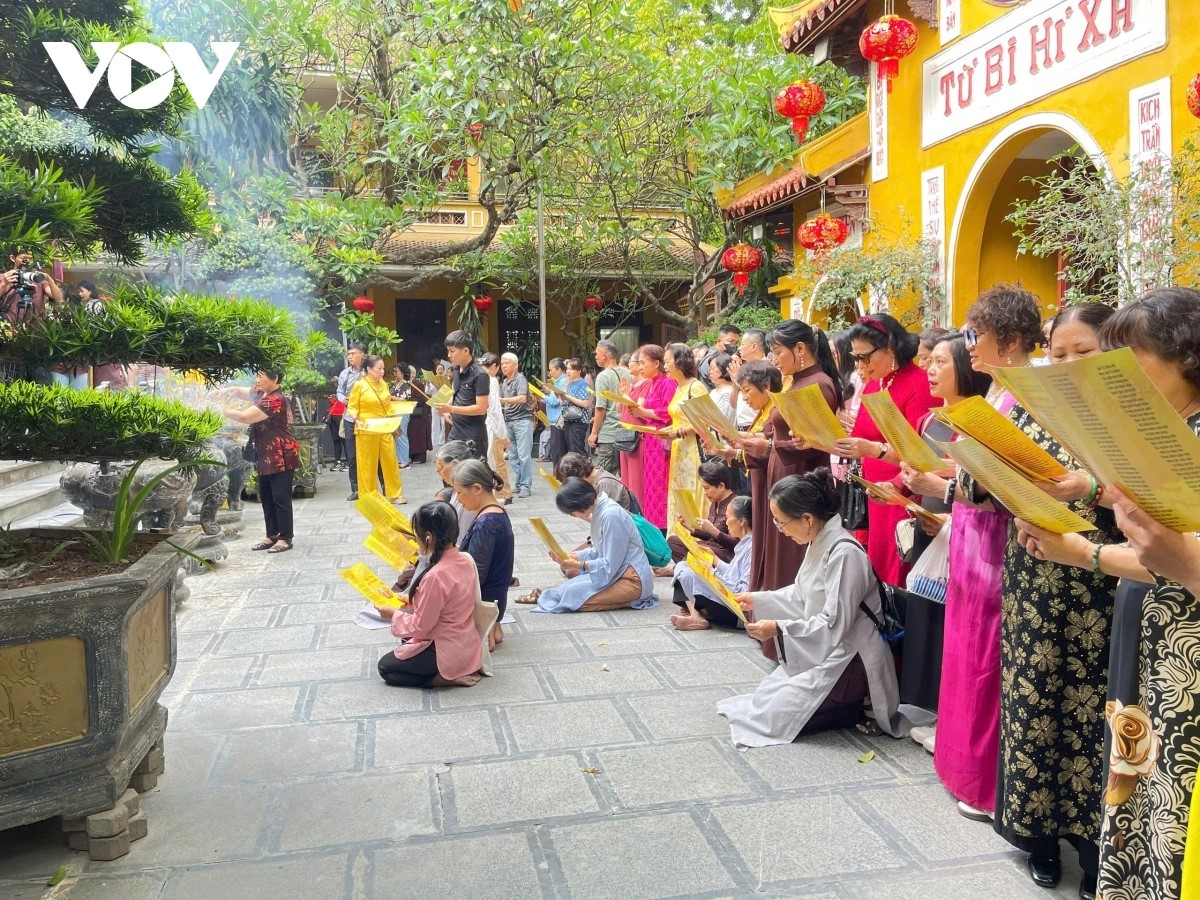 Religionsfreiheit in Vietnam durch Zahlen widerspiegelt