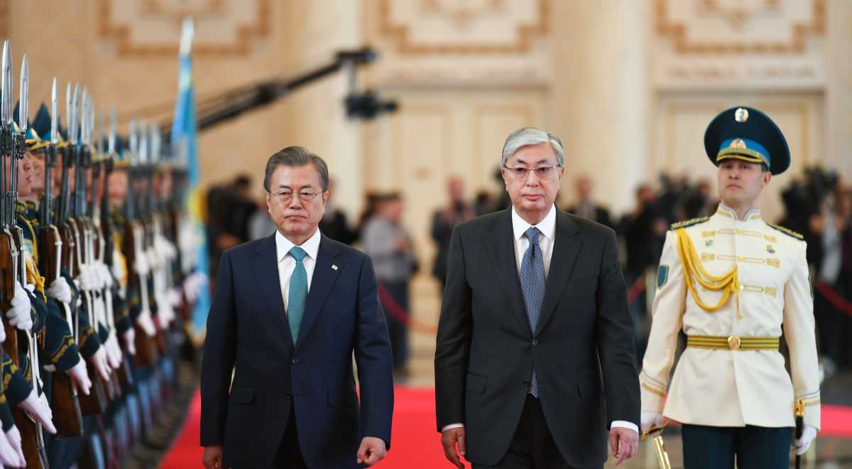 문 대통령 "카자흐 비핵화 경험, 한반도 평화 여정 큰 힘"