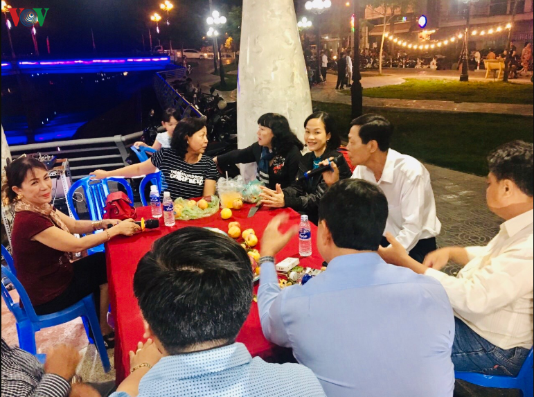 동탑 (Đồng Tháp)성의 던까따이뜨 (đờn ca tài tử) 예술 열정