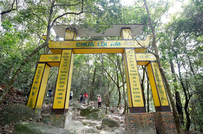 로이엄, 꽝닌의 신성한 고대 사원