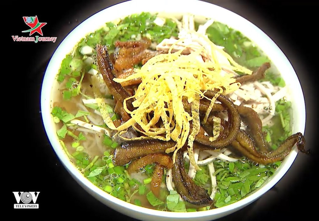 흥옌의 특산물인 분 탕 르언(Bún thang lươn)