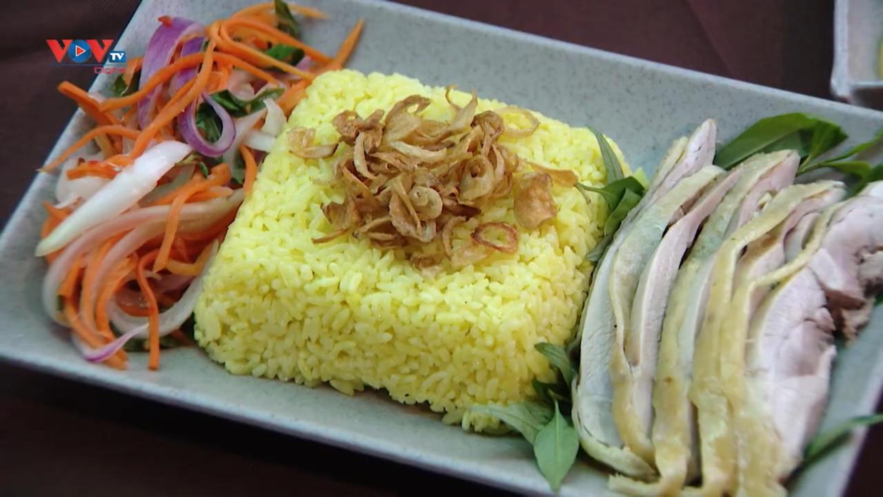 냐짱식 닭고기 덮밥, 색과 맛으로 입맛 사로잡다