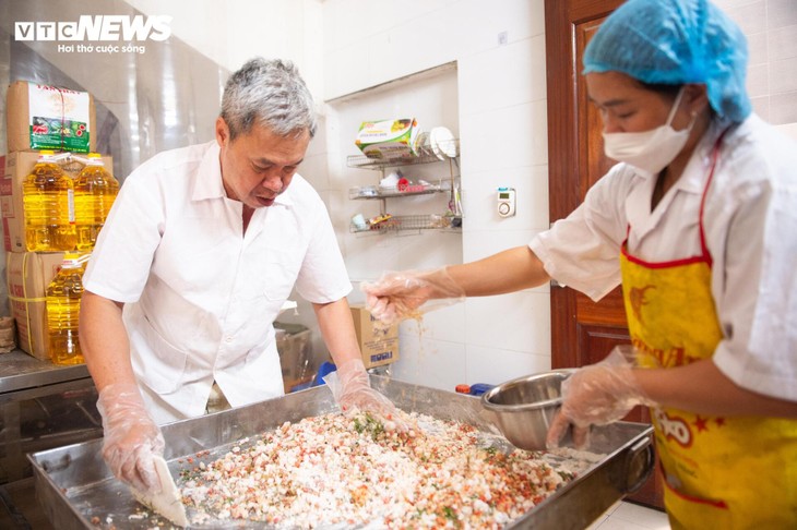 하노이의 명물 월병 생산 현장을 가까이에서 보다