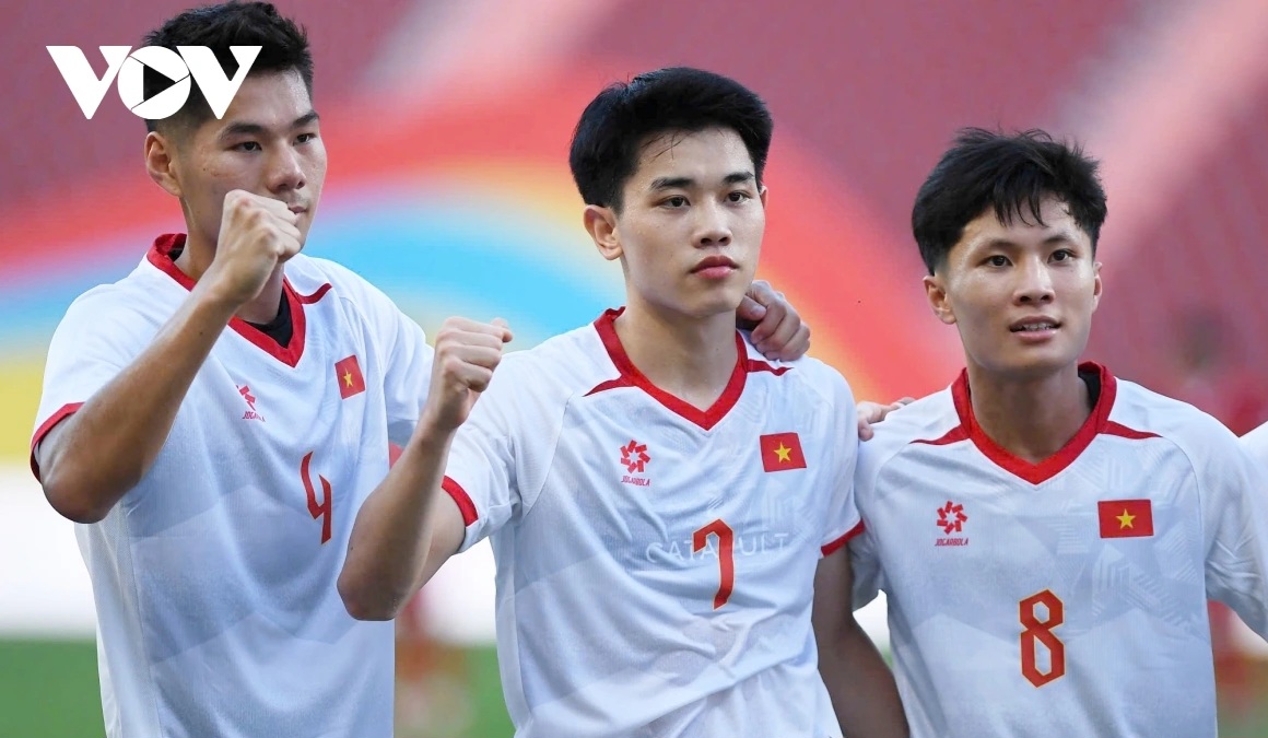 ‘韓 김상식 호’의 U22 베트남 축구 대표팀, SEA Games 33에서  첫 승리 획득