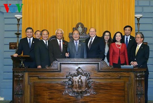 chu tich quoc hoi gap lanh dao thuong vien, ha vien massachussett- my hinh 1