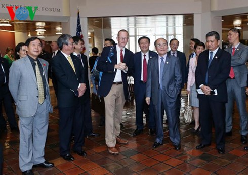 chu tich quoc hoi gap lanh dao thuong vien, ha vien massachussett- my hinh 4