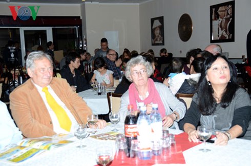 nxb horami phat hanh tu dien viet – duc bang tranh dau tien hinh 1