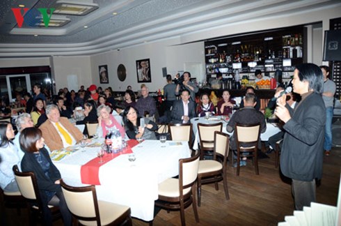 nxb horami phat hanh tu dien viet – duc bang tranh dau tien hinh 2