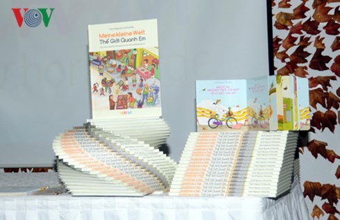 nxb horami phat hanh tu dien viet – duc bang tranh dau tien hinh 3