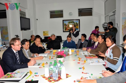 gioi thieu sach giao khoa tieng viet bien soan tai duc hinh 4