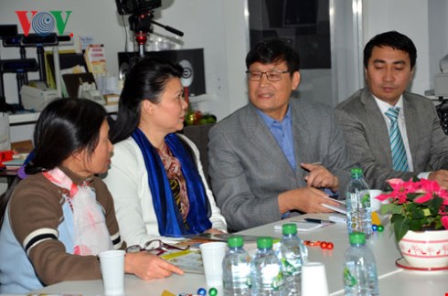 gioi thieu sach giao khoa tieng viet bien soan tai duc hinh 3