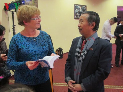 quang ba van hoa sec cho nguoi viet tai sec hinh 1