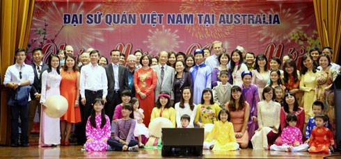 tet cong dong am ap tai canberra hinh 1