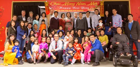 tet nguyen dan cua hoi gia dinh viet nam tai na uy hinh 0