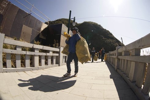 hinh anh: du day nhat rac quanh dinh fansipan sapa hinh 6