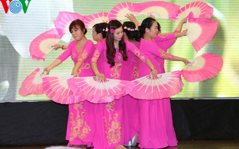 tung bung da hoi ky niem ngay quoc te phu nu 8/3 tai sec hinh 1